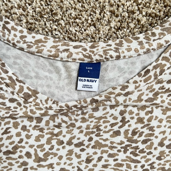 Old navy size L Leopard Print Women's Top - Picture 2 of 4